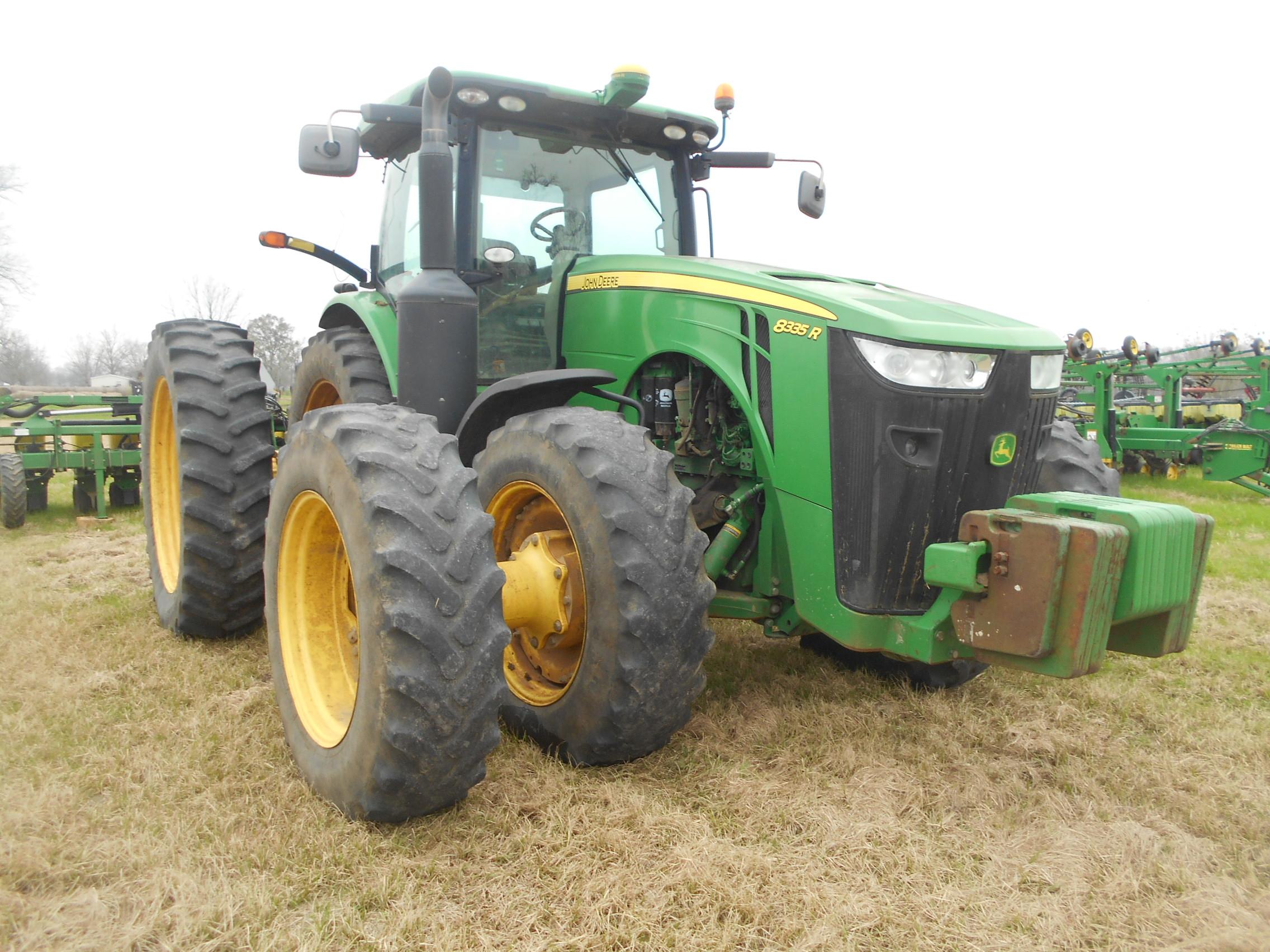 JOHN DEERE 8335R MFWD Cab & Air Powershift Transmission 3PTH 1000 RPM PTO Quad Remotes Front Weights