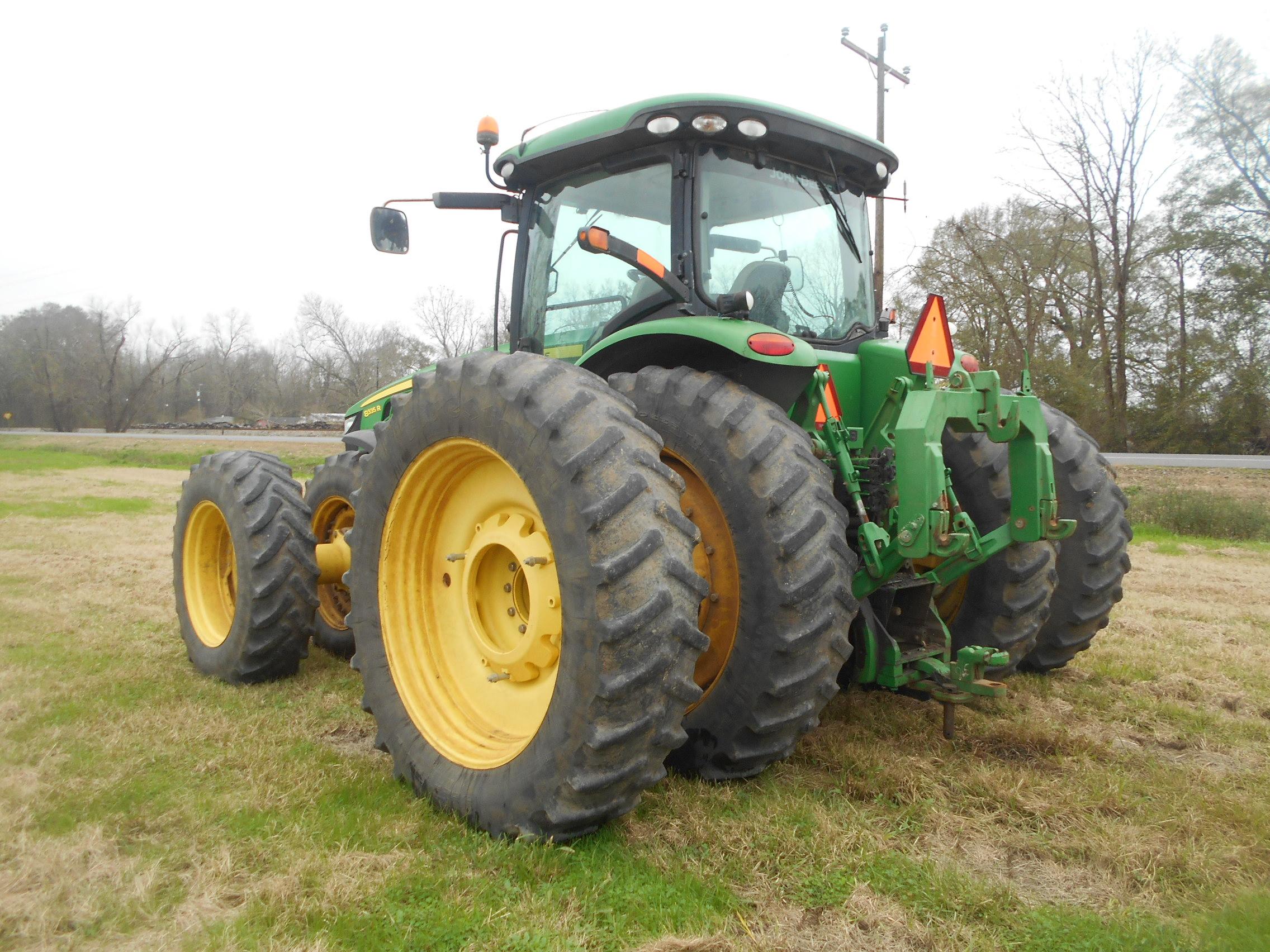 JOHN DEERE 8335R MFWD Cab & Air Powershift Transmission 3PTH 1000 RPM PTO Quad Remotes Front Weights