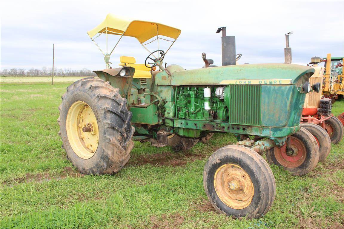 John Deere 4240 w/ Quick Hitch