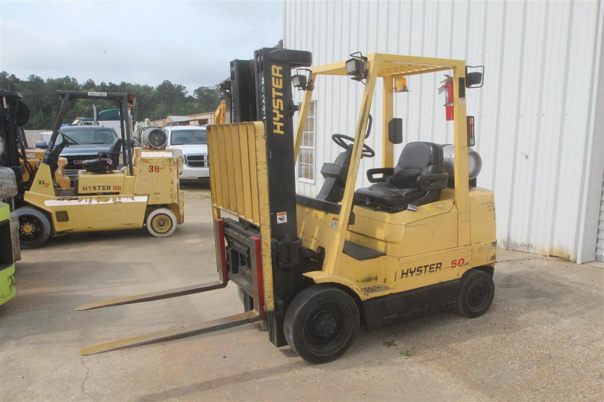 HYSTER S50XM Hyster S50XM Forklift - 5000 lb Capacity - 3 Stage Mast - Hyd. Side Shifter - LP Gas En