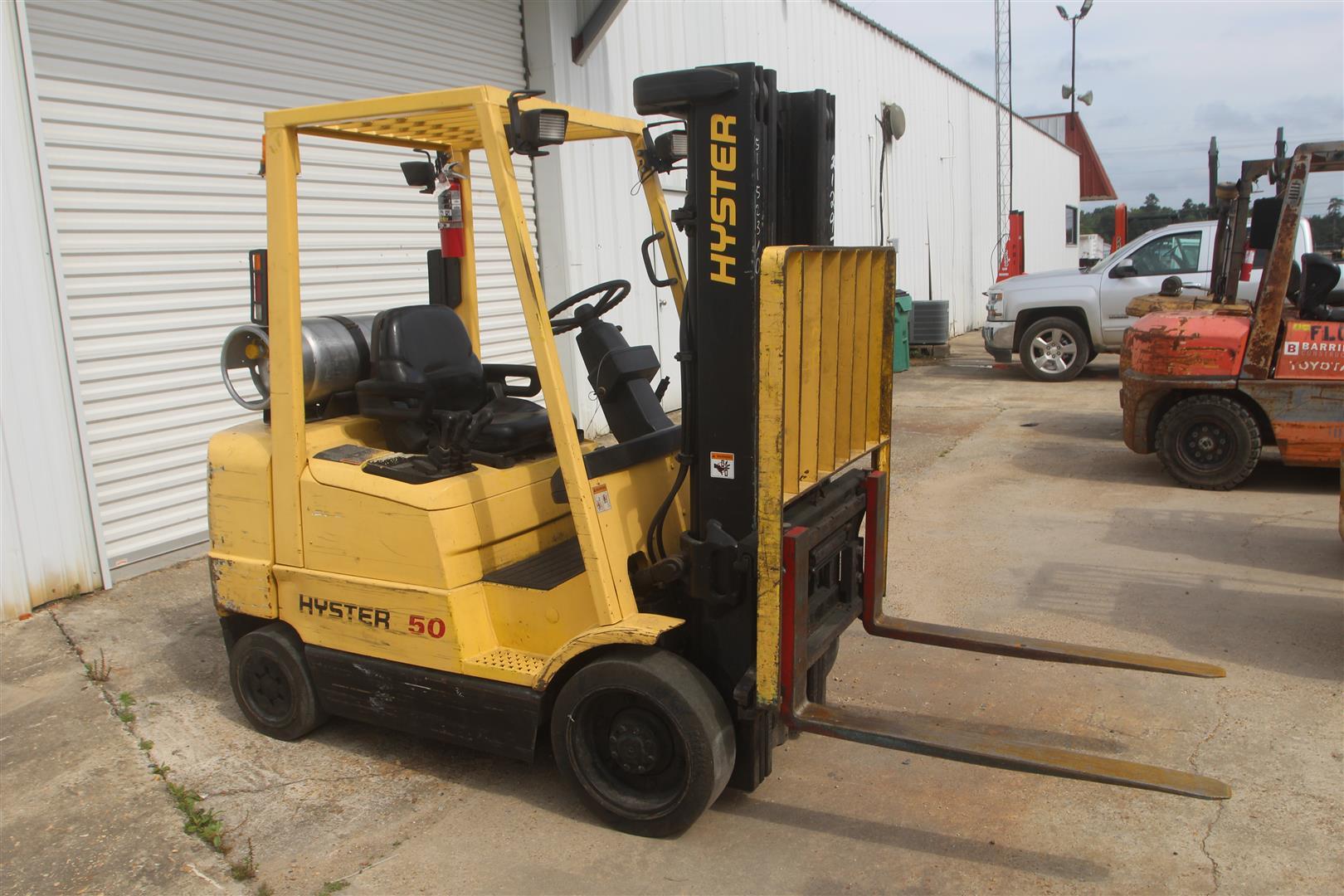 HYSTER S50XM Hyster S50XM Forklift - 5000 lb Capacity - 3 Stage Mast - Hyd. Side Shifter - LP Gas En