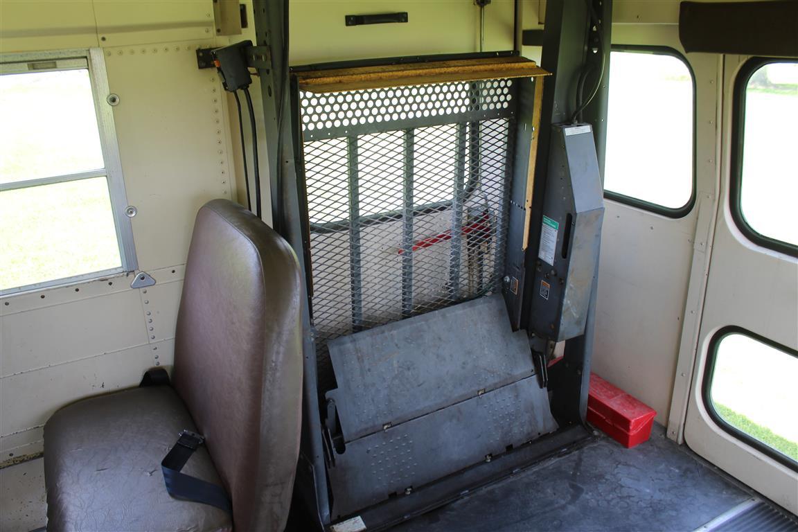 1995 CHEVEROLET HANDICAP SCHOOL BUS, Type C, 22 Passenger w/ 3 Wheel Chair Spaces