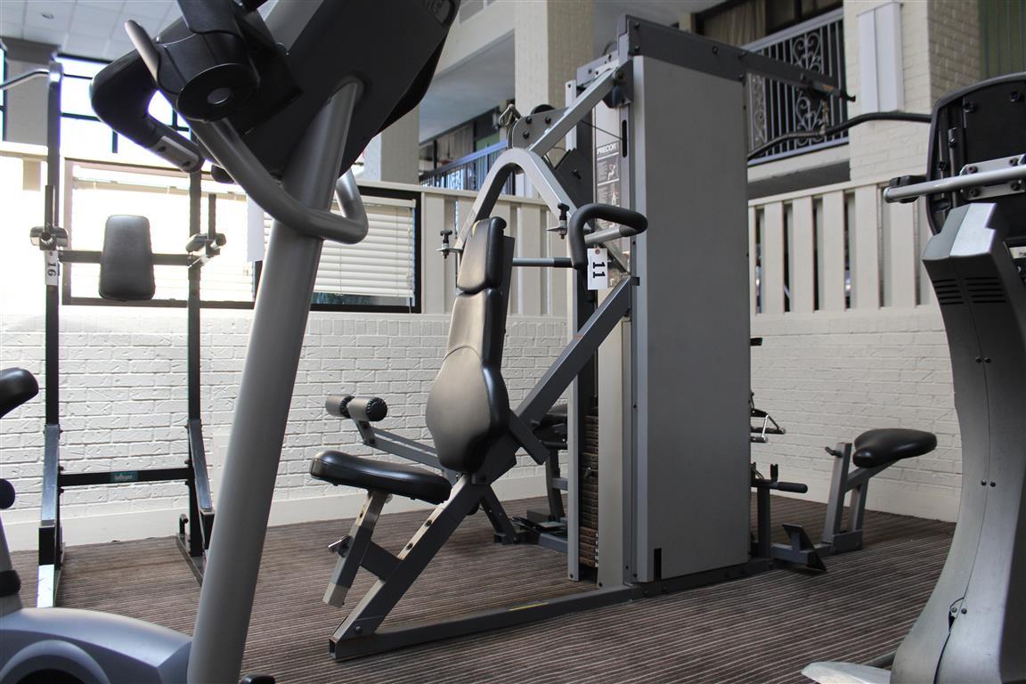 PRECOR USA FITNESS MACHINE