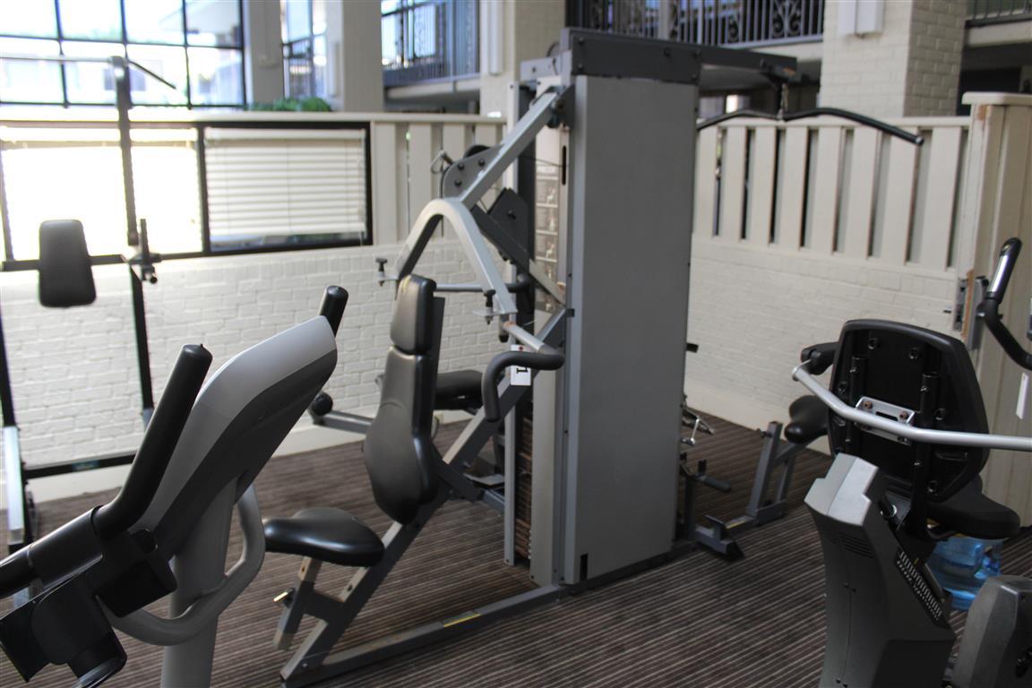 PRECOR USA FITNESS MACHINE