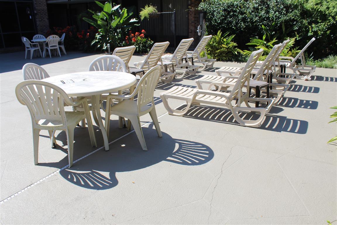 (8) METAL/PLASTIC LOUNGE CHAIRS AND TABLES, PATIO SET OF TABLE AND 4 CHAIRS, LOAD-OUT AND REMOVAL IS