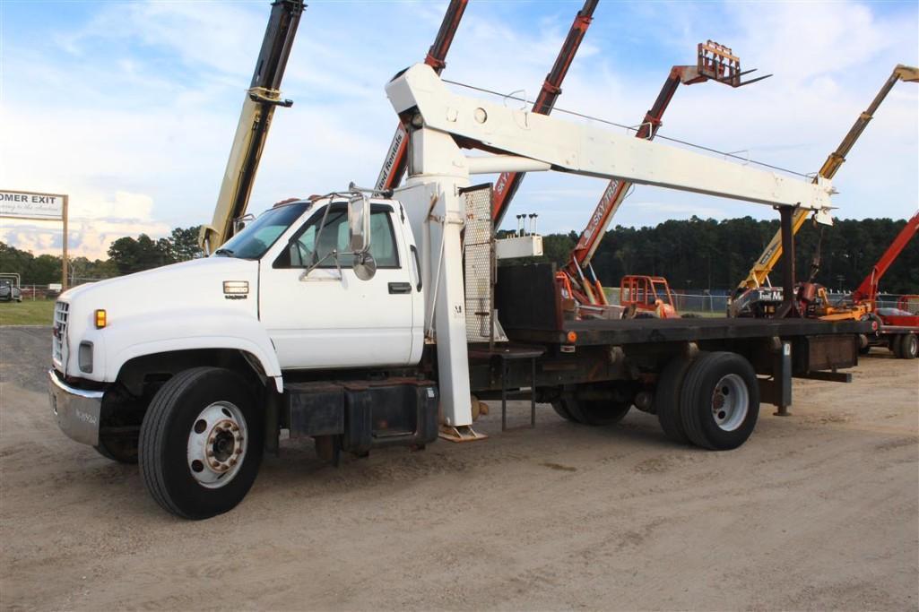 2006 GMC C6500 17FT STEEL FLATBED W/ CRANE