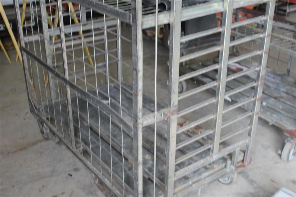 WIRE RACK on Casters