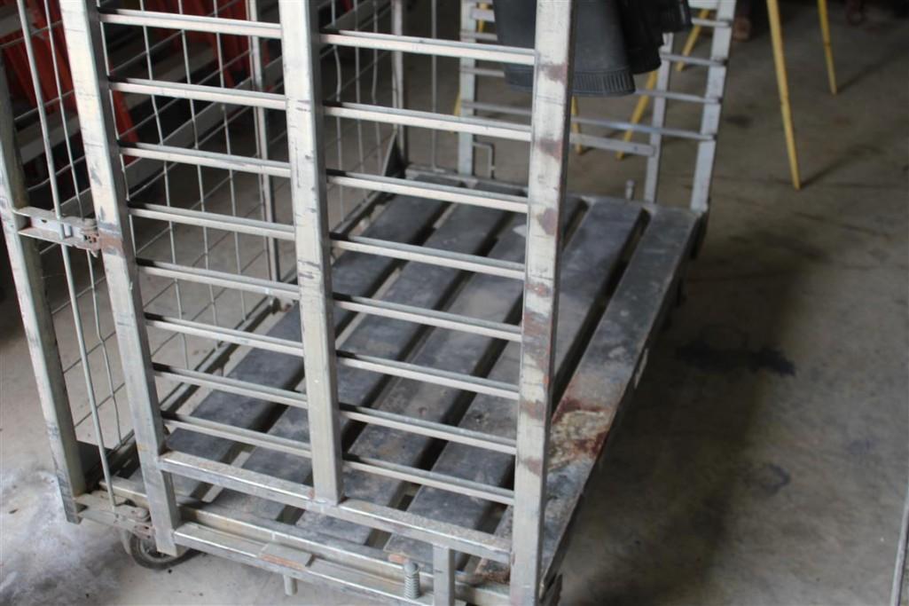 WIRE RACK on Casters