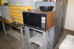 Sharp Microwave w/Stand