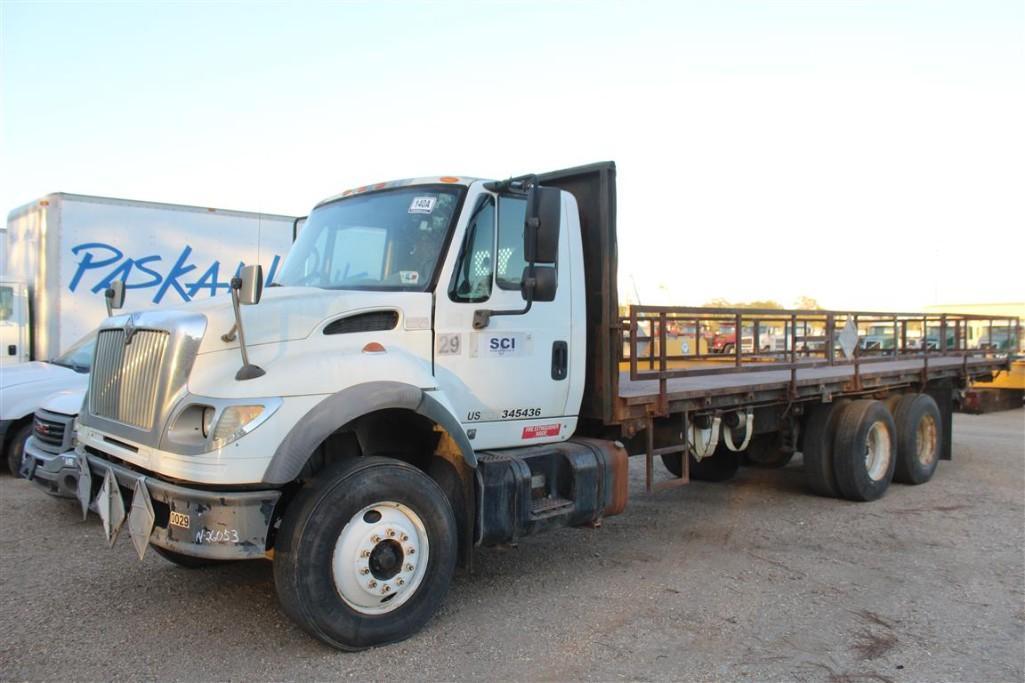 2004 INTERNATIONAL 7600 28FT STEEL FLATBED TRUCK