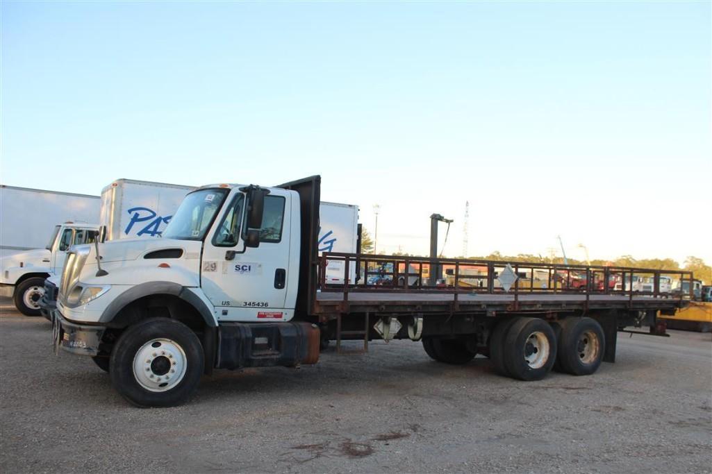 2004 INTERNATIONAL 7600 28FT STEEL FLATBED TRUCK