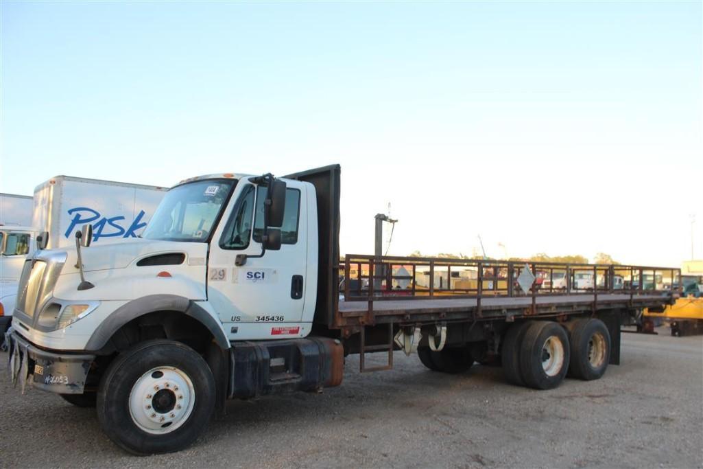 2004 INTERNATIONAL 7600 28FT STEEL FLATBED TRUCK