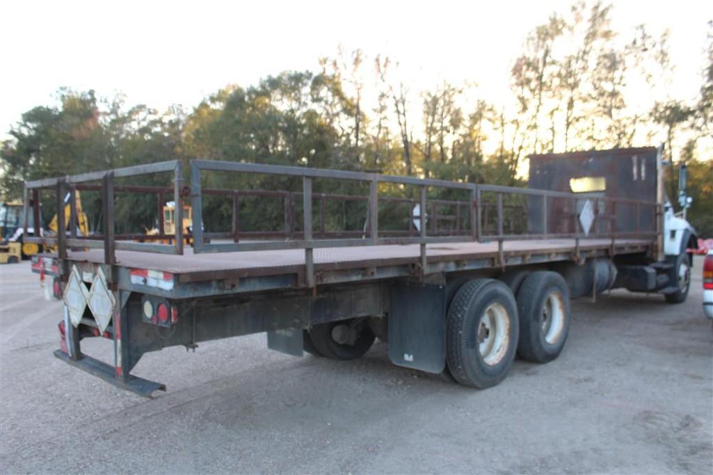 2004 INTERNATIONAL 7600 28FT STEEL FLATBED TRUCK