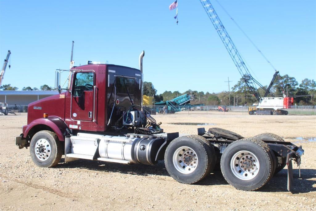 2015 KENWORTH T800 DAY CAB