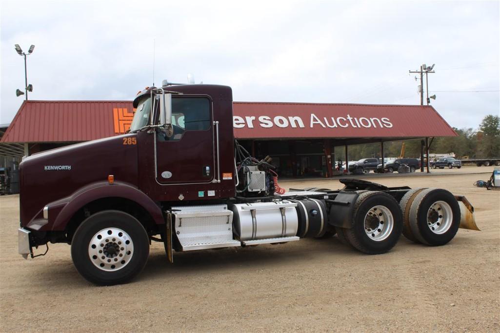 2015 KENWORTH T800 DAY CAB