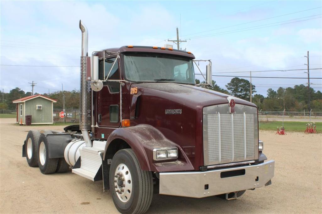 2015 KENWORTH T800 DAY CAB