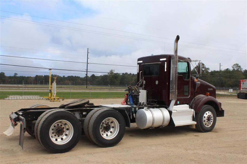 2015 KENWORTH T800 DAY CAB