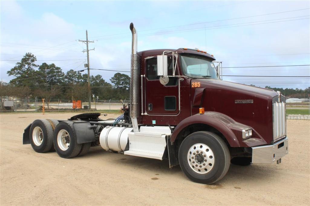 2015 KENWORTH T800 DAY CAB