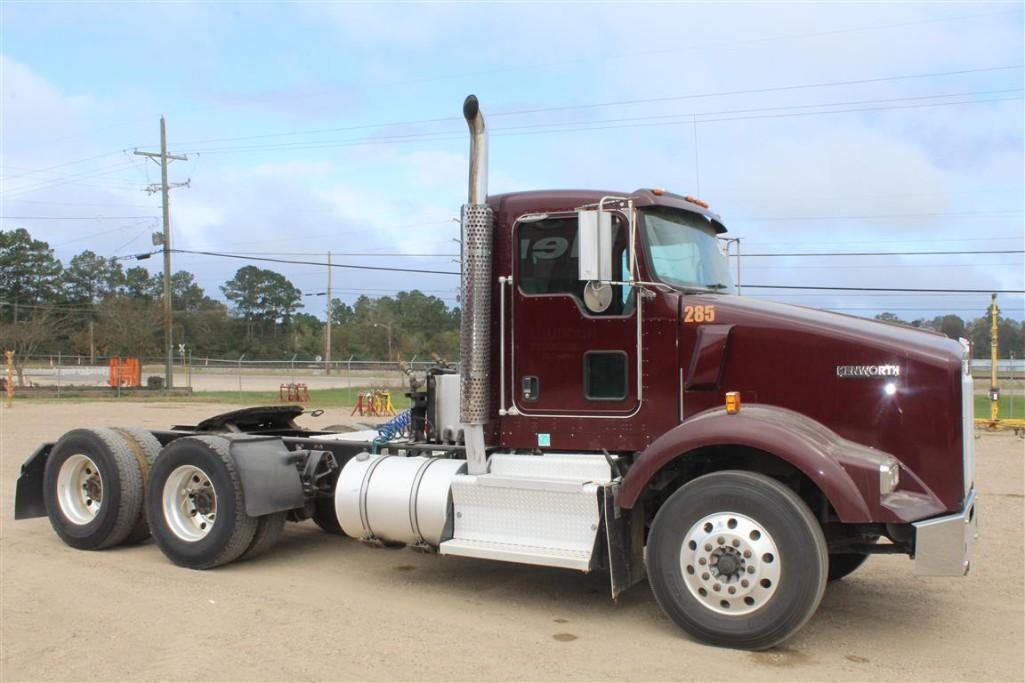 2015 KENWORTH T800 DAY CAB