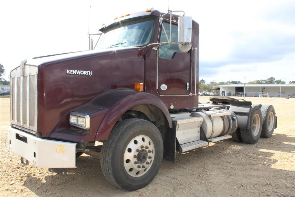 2015 KENWORTH T800 DAY CAB