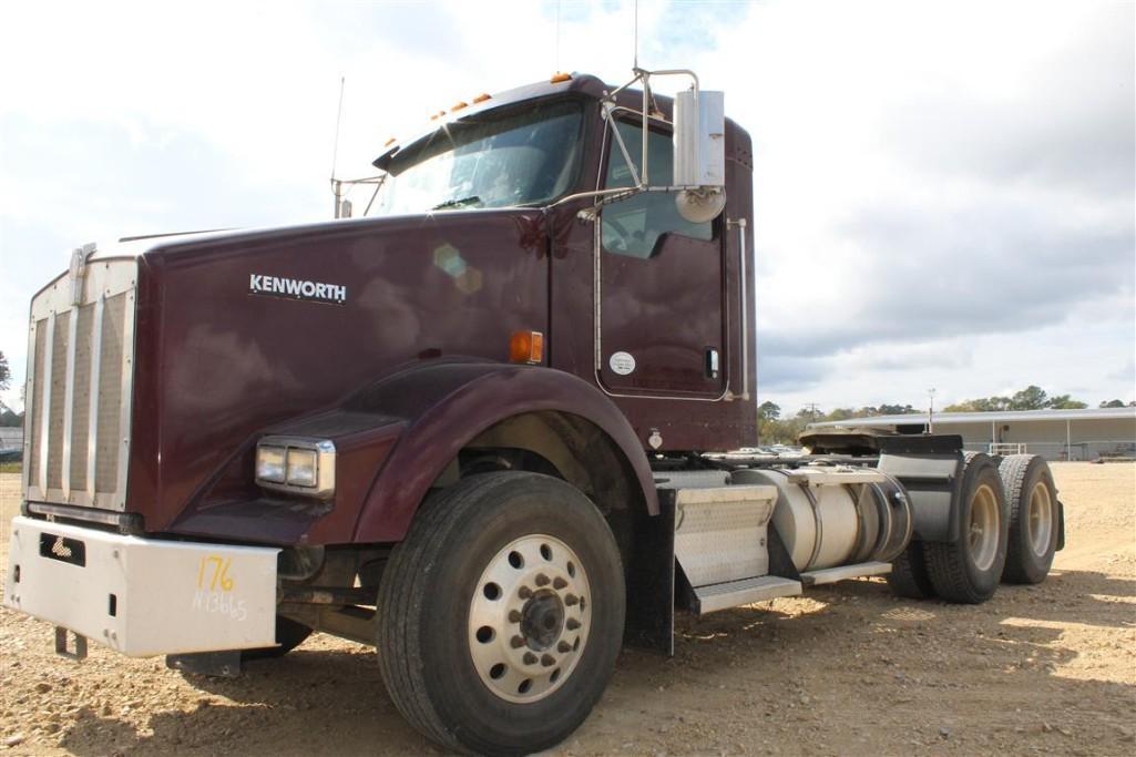 2015 KENWORTH T800 DAY CAB