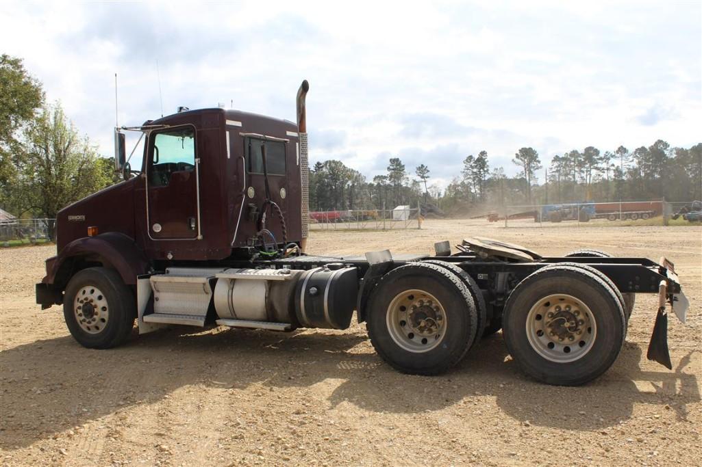 2015 KENWORTH T800 DAY CAB