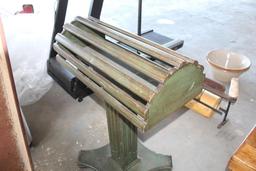 Wooden Pedestal Rack