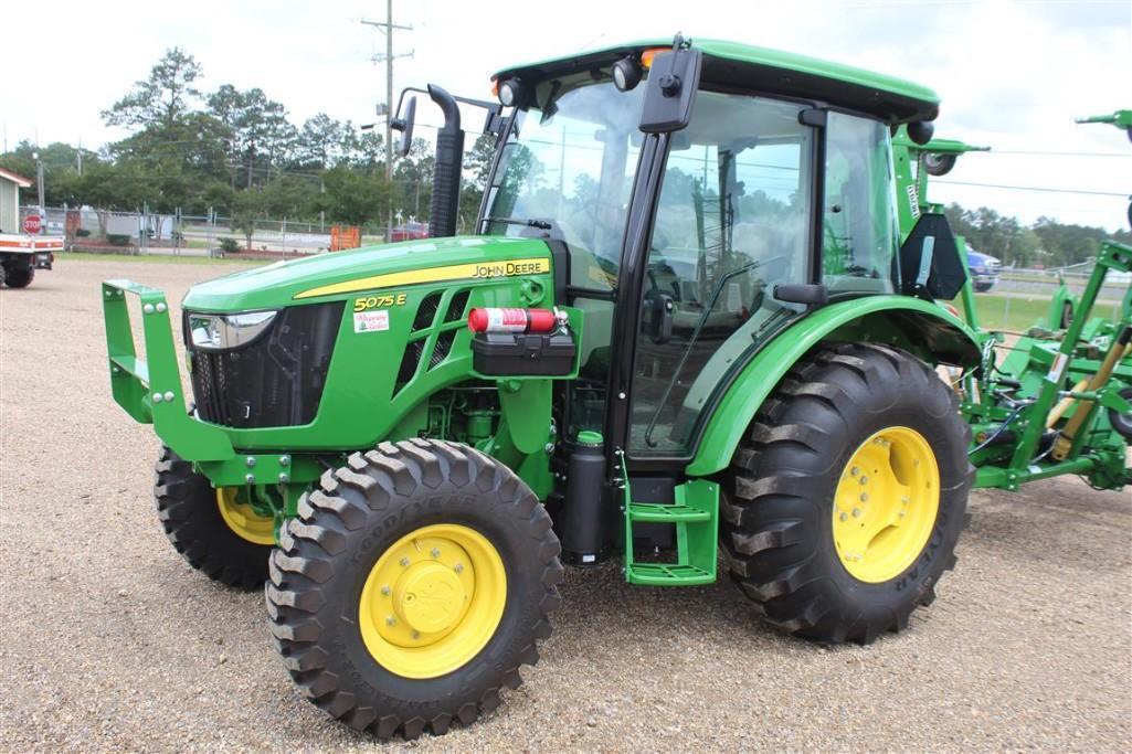 JOHN DEERE 5075E