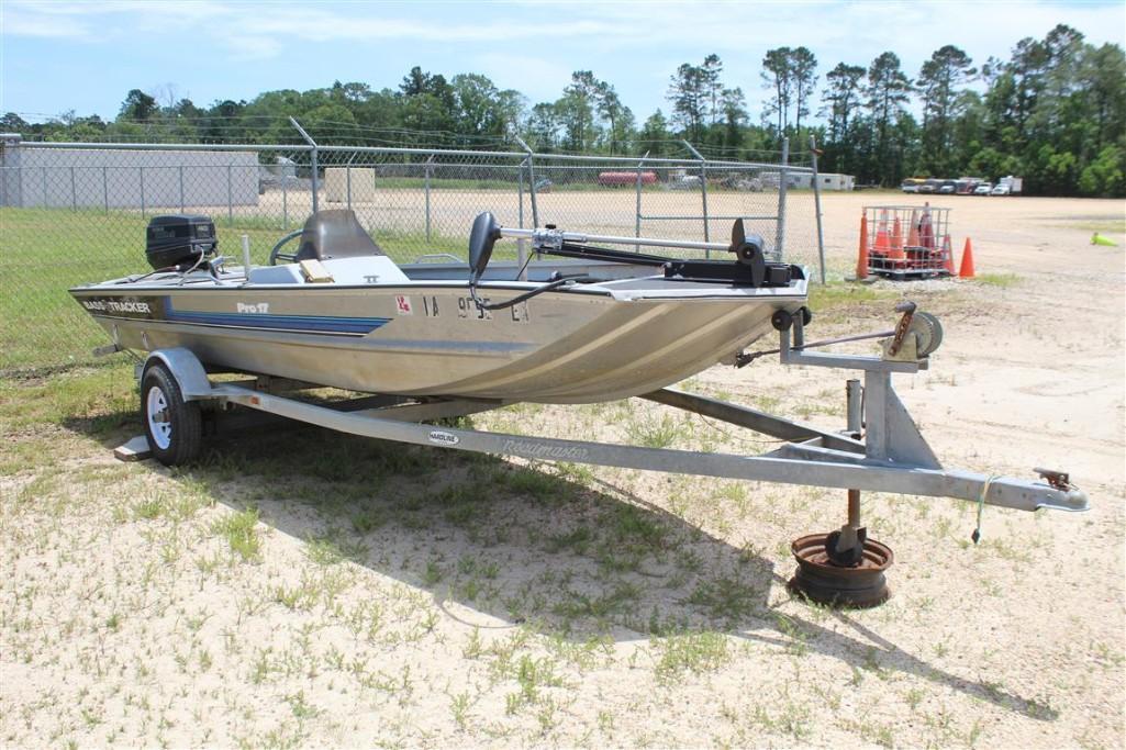 1993 BASS TRACKER BOAT W/ TRAILER