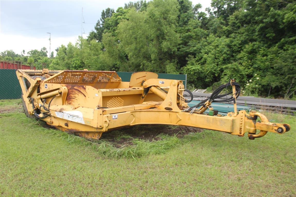 2007 JOHN DEERE 8430 4X4 and JOHN DEERE 1510C CARRY ALL SCRAPER