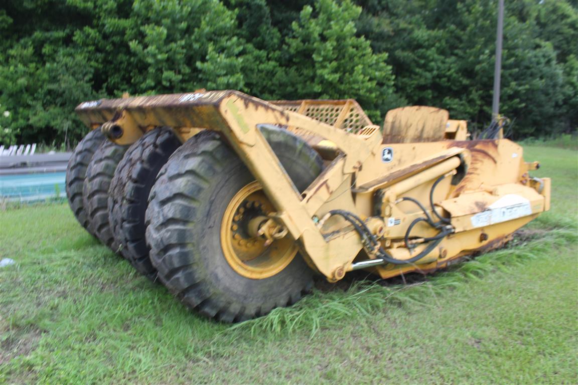 2007 JOHN DEERE 8430 4X4 and JOHN DEERE 1510C CARRY ALL SCRAPER