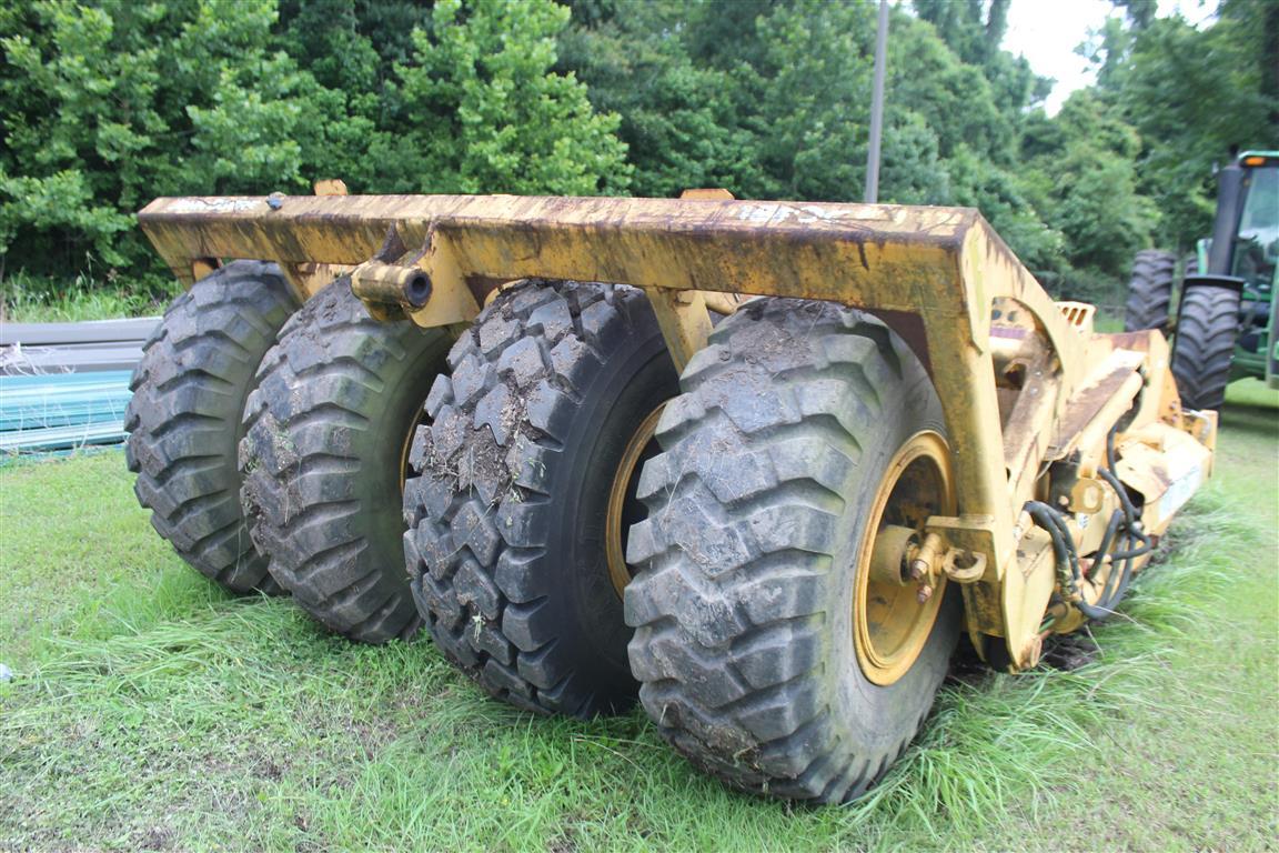 2007 JOHN DEERE 8430 4X4 and JOHN DEERE 1510C CARRY ALL SCRAPER