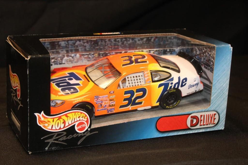 2000 Hot Wheels Racing #32, 1:24 Scale Stock Car Replica "TIDE" SN:27549