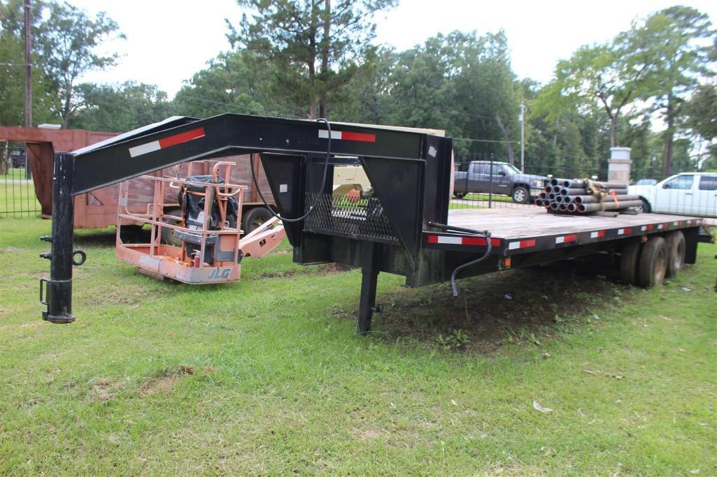 30FT GOOSENECK TRAILER W/ DOVE TAIL