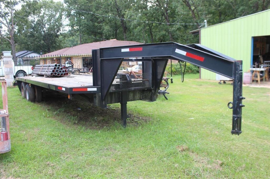 30FT GOOSENECK TRAILER W/ DOVE TAIL