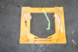 GLOBAL INDUSTRIAL 1500LB DRUMP CLAMP FORKLIFT ATTACHMENT