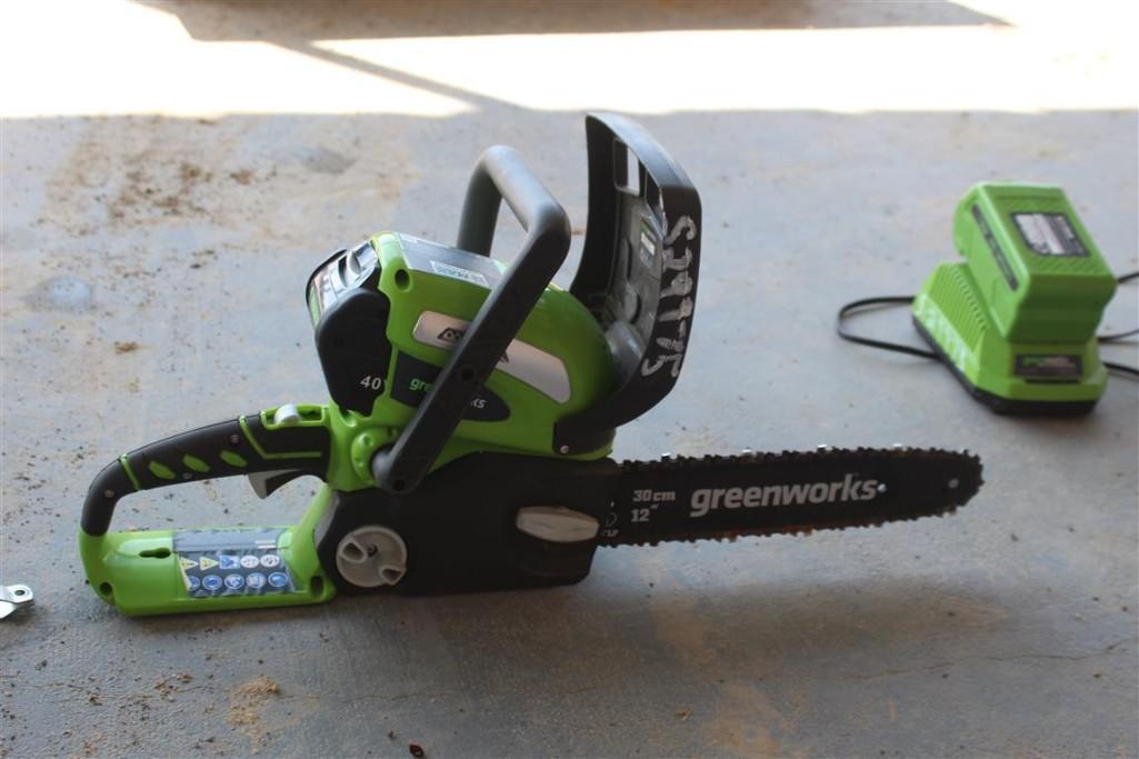 GREENWORKS CHAINSAW W/ 12IN BAR