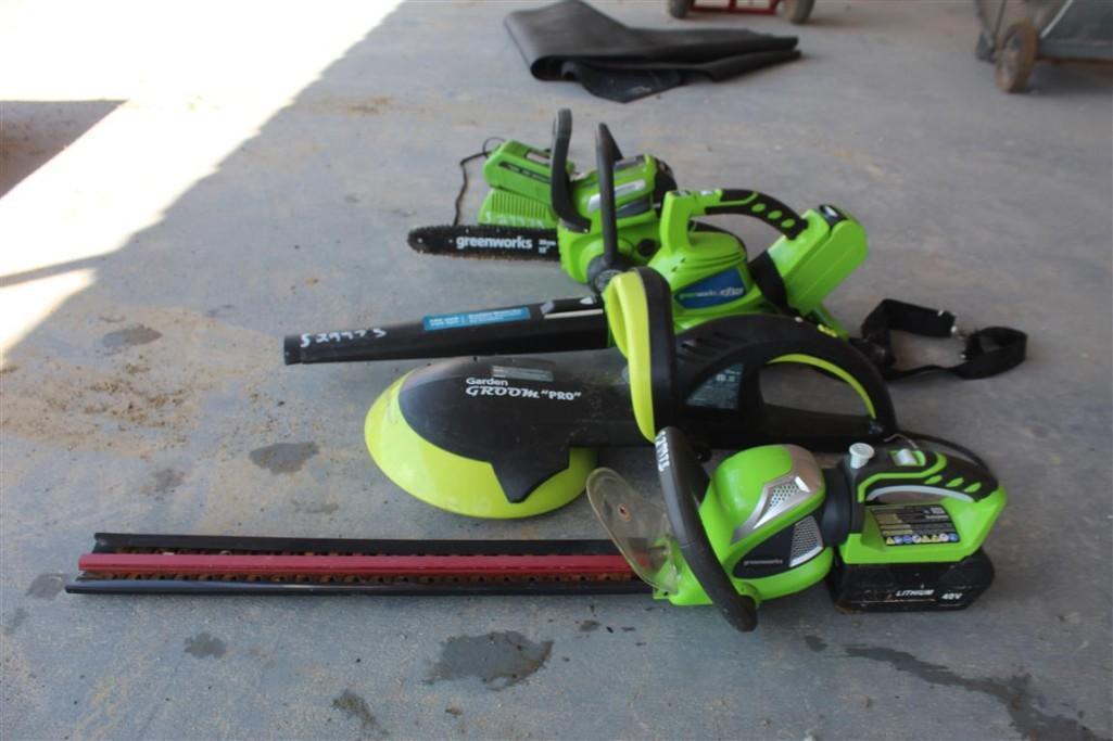 GREENWORKS CHAINSAW W/ 12IN BAR