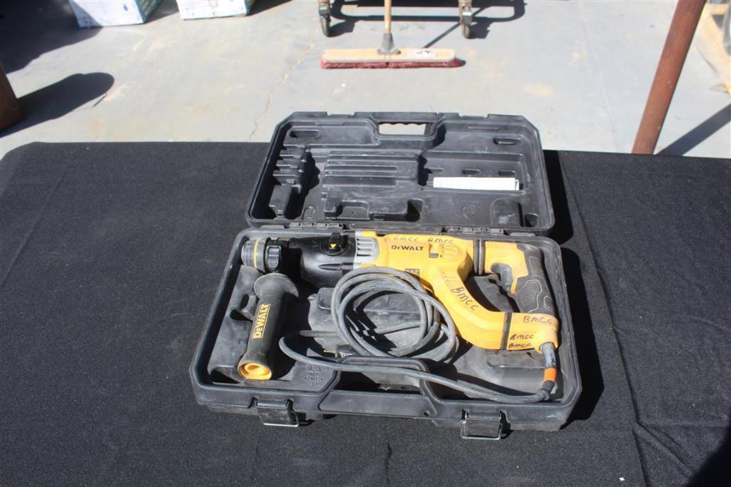 DEWALT ELECTRIC DRILL W/ CASE