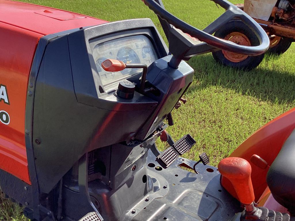 KUBOTA L3300 TRACTOR