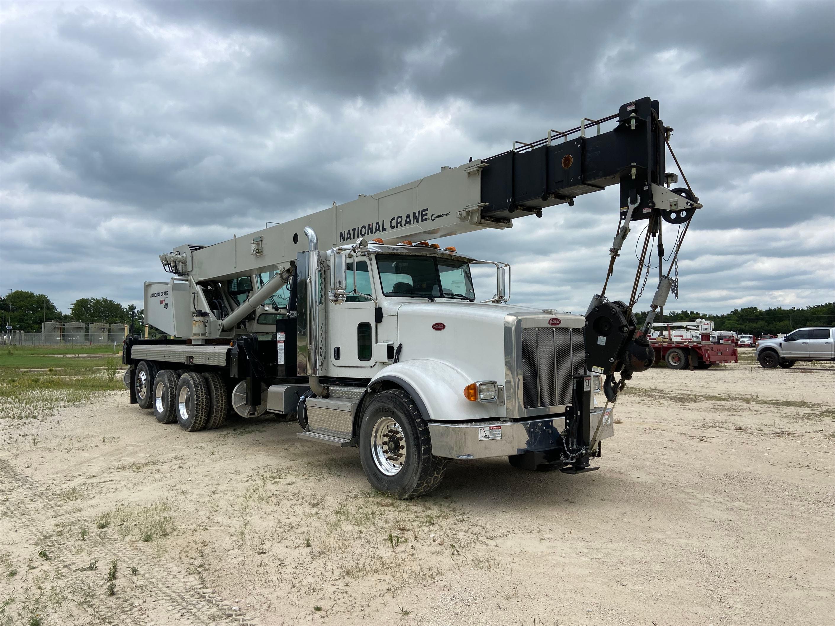 2014 NATIONAL NBT 40 Mobile Swing Truck Crane, s/n 299983, 40 Ton Lift Rating (US), 103' 5 Section