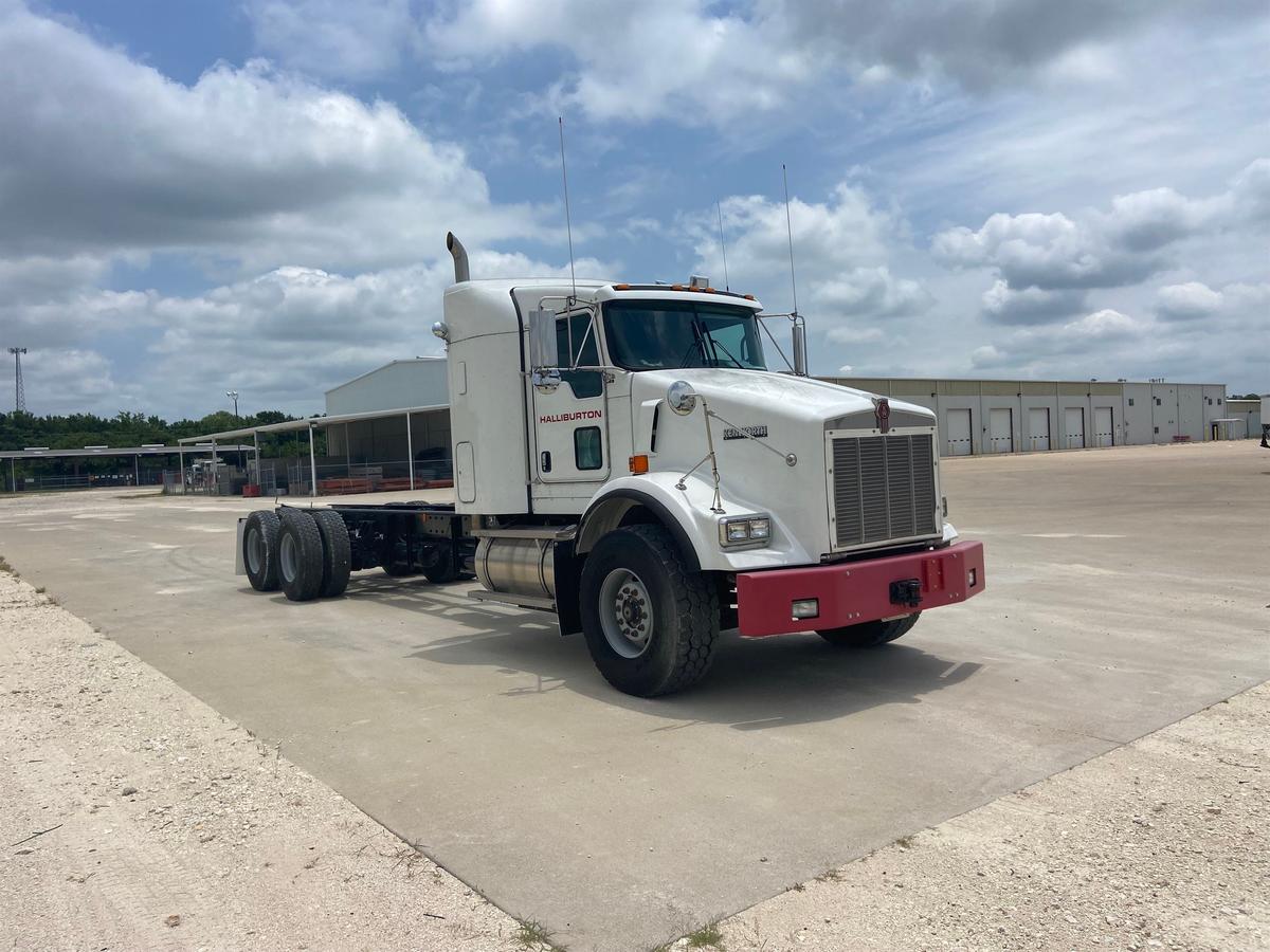 2016 KENWORTH T800 Cab and Chassis, VIN # 1NKDL00XXGR476511, 379 HP ISME 385 Engine, FRO14210C