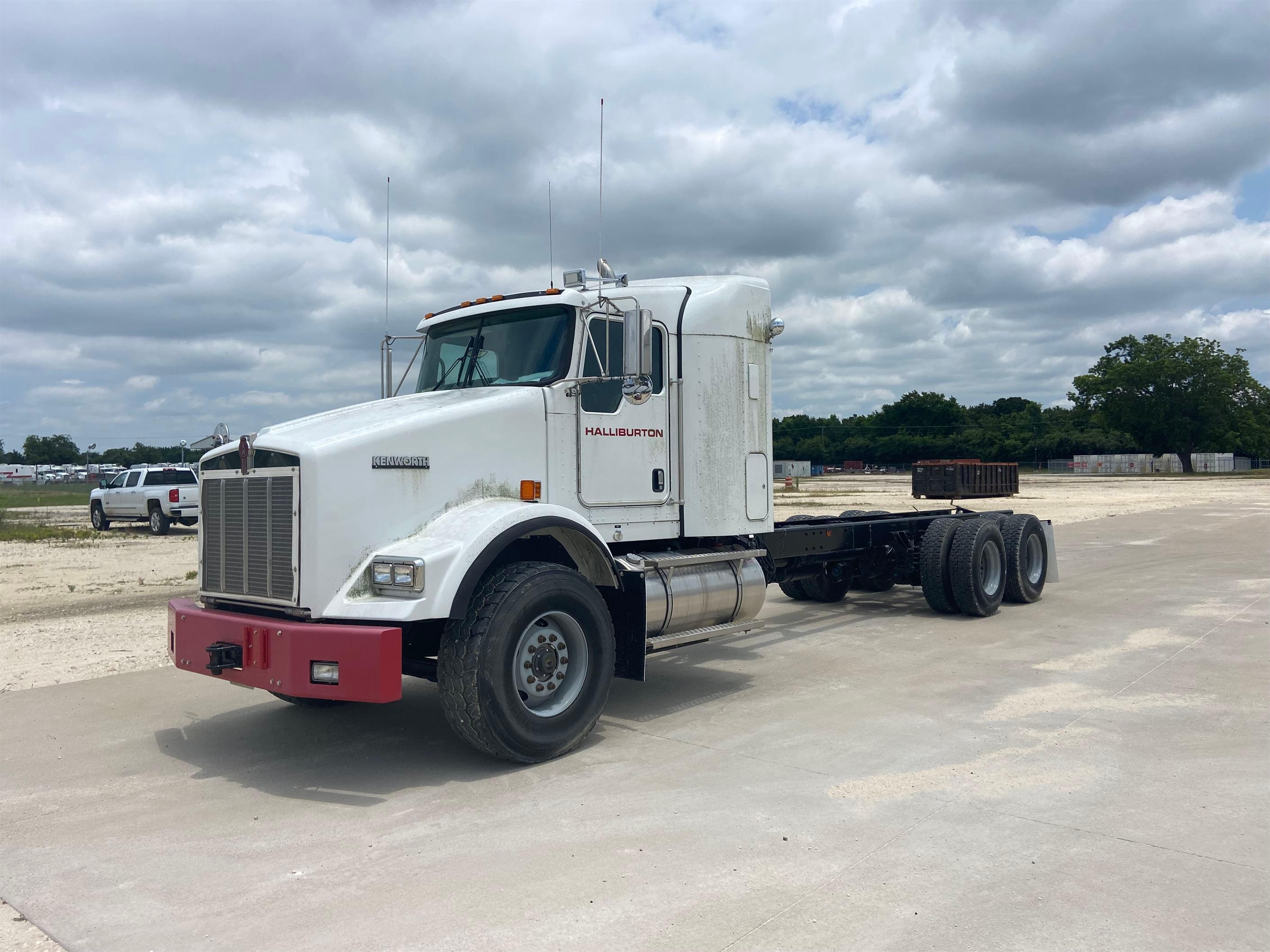 2016 KENWORTH T800 Cab and Chassis, VIN # 1NKDL00XXGR476511, 379 HP ISME 385 Engine, FRO14210C