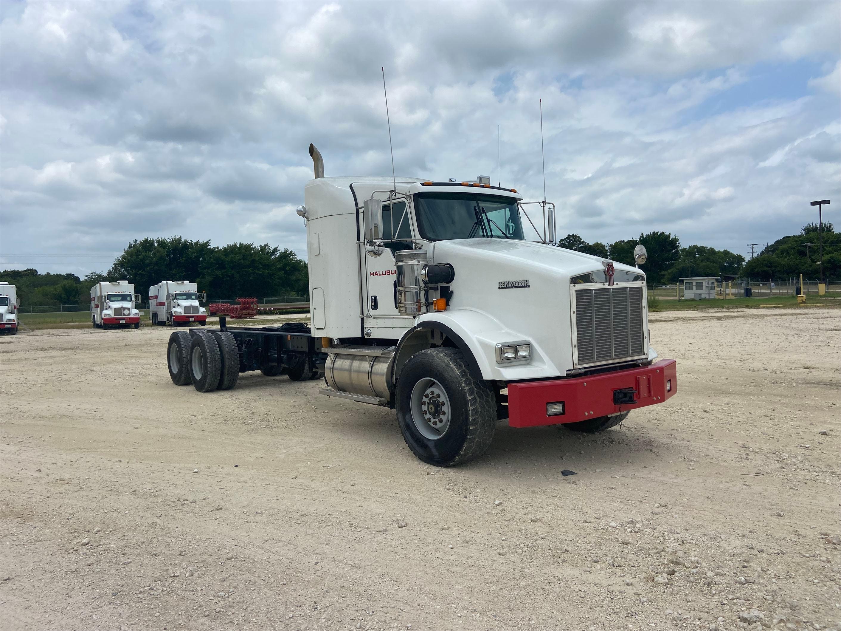 2015 KENWORTH T800 Cab and Chassis, VIN # 1NKDL00X2FR451214, 379 HP ISME 385 Engine, FRO14210C