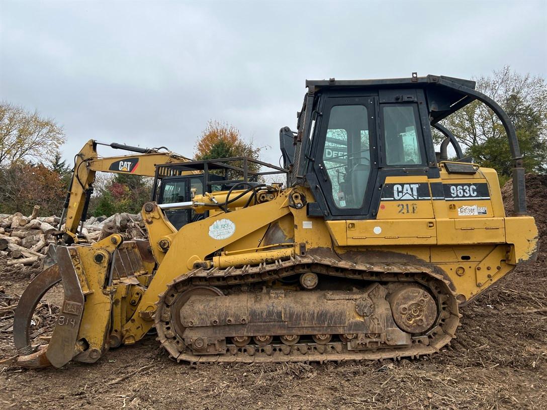 2005 CATERPILLAR 963C Track Loader, s/n CAT0963CCBBD01069, 20106 Hours, w/ Grapple Root Rake, Bolt-