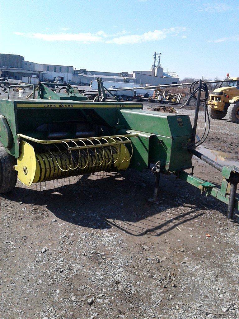 John Deere 336 Baler w/ Kicker. Nice Shape      / Onsite Lot#121