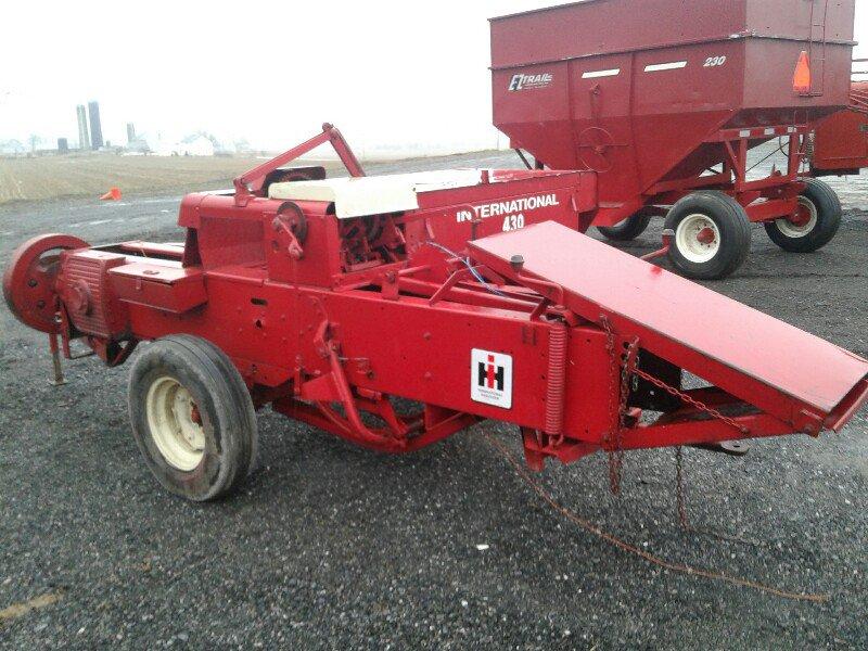 IH 430 Small Square Baler. Nice Shape!      / Onsite Lot#96