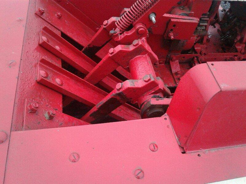 IH 430 Small Square Baler. Nice Shape!      / Onsite Lot#96