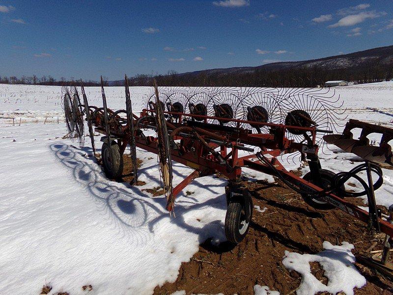 Massey Ferguson 3982 12 wheel V rake