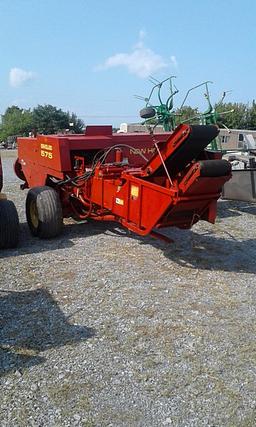 New Holland 575 Square Baler w/ Thrower. Good Shape  / Onsite Lot # 310